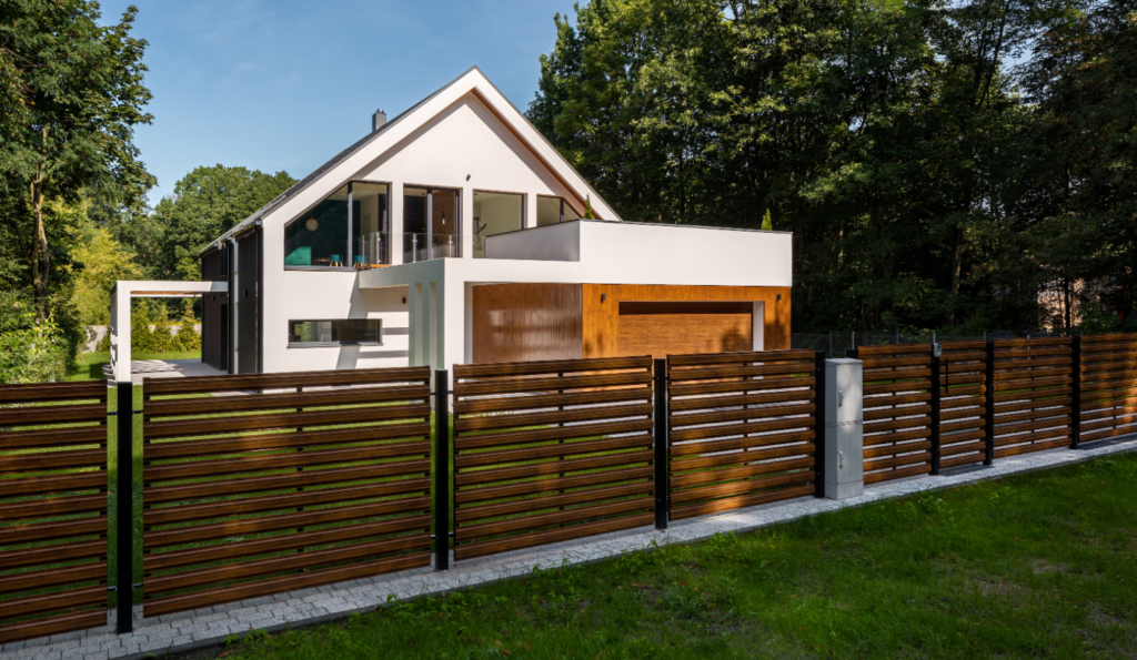 Best Wood Fence Designs for Modern Homes